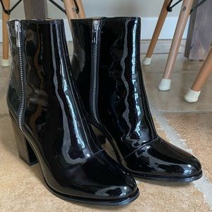 Calvin Klein Black Patent Booties Size 8
“Cilil”